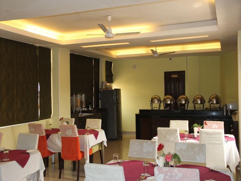 Clarks Inn Nehru Place Nueva Delhi Exterior foto